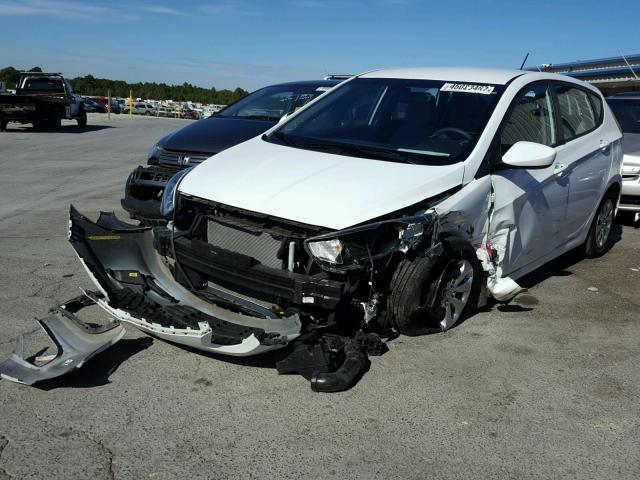 KMHCT5AEXGU259542 - 2016 HYUNDAI ACCENT WHITE photo 2