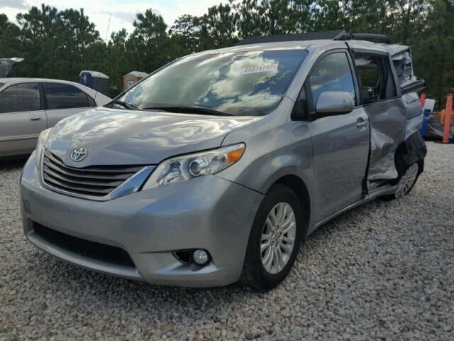 5TDYK3DC8BS101712 - 2011 TOYOTA SIENNA SILVER photo 2