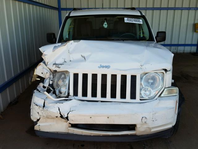 1J8GN28K08W186447 - 2008 JEEP LIBERTY WHITE photo 9