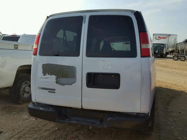 1GAHG39U271108719 - 2007 CHEVROLET EXPRESS G3 WHITE photo 9