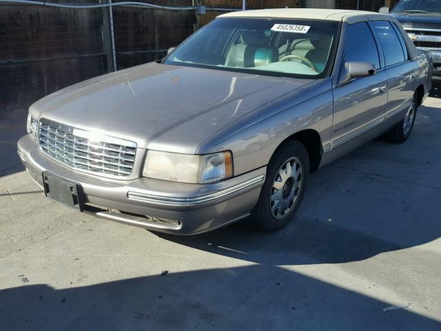 1G6KF5493WU771960 - 1998 CADILLAC DEVILLE CO BEIGE photo 2