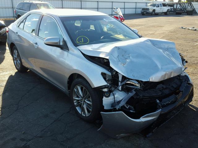 4T1BF1FKXGU596612 - 2016 TOYOTA CAMRY LE ვერცხლისფერი ფოტო 1