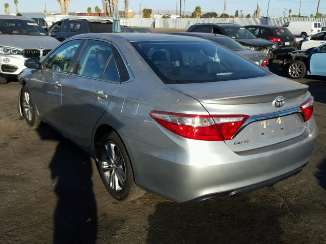 4T1BF1FKXGU596612 - 2016 TOYOTA CAMRY LE ვერცხლისფერი ფოტო 3