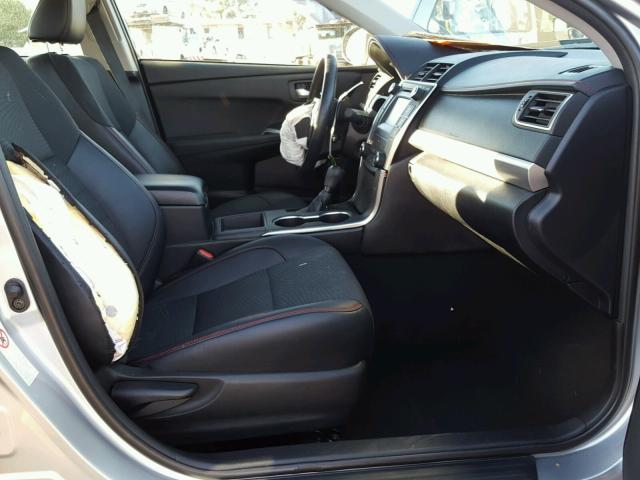 4T1BF1FKXGU596612 - 2016 TOYOTA CAMRY LE ვერცხლისფერი ფოტო 5