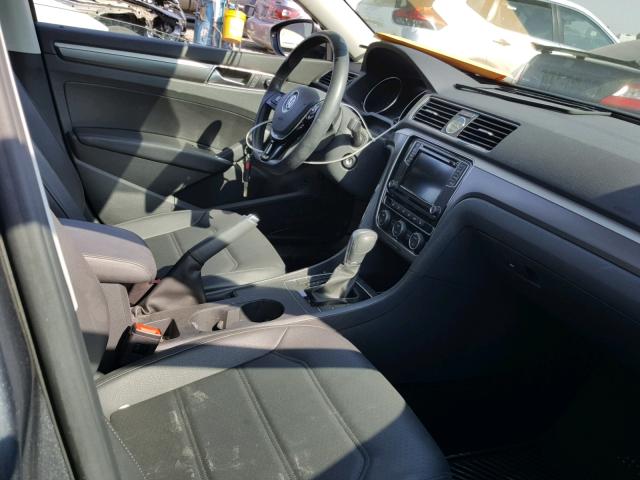 1VWDT7A31HC001188 - 2017 VOLKSWAGEN PASSAT R-L GRAY photo 5