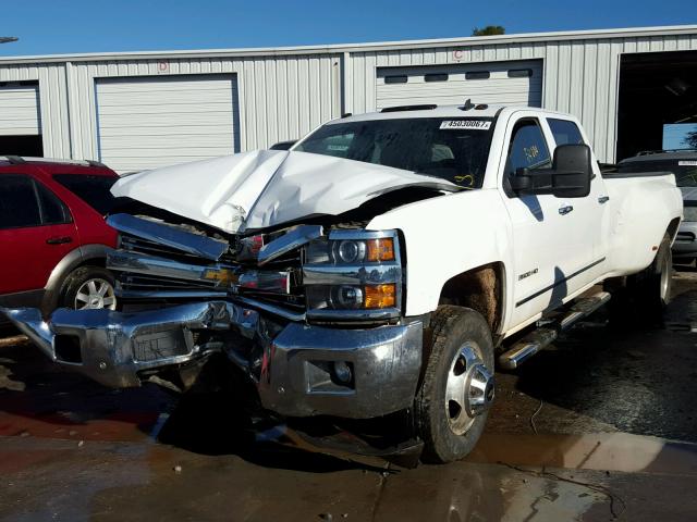 1GC4K0E89FF125143 - 2015 CHEVROLET SILVERADO WHITE photo 2