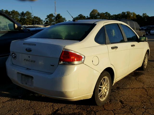 1FAHP35N89W241874 - 2009 FORD FOCUS WHITE photo 4