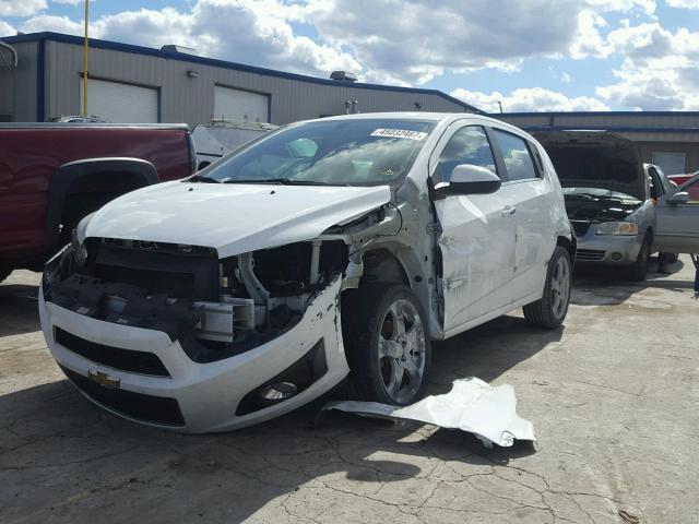 1G1JE6SB2F4131383 - 2015 CHEVROLET SONIC LTZ WHITE photo 2