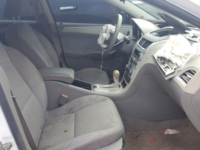 1G1ZC5EB6AF165919 - 2010 CHEVROLET MALIBU 1LT თეთრი ფოტო 5