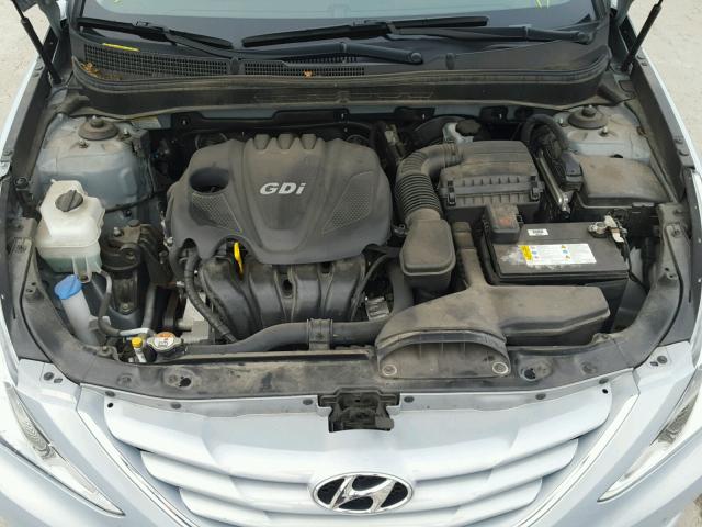 5NPEB4AC0DH636779 - 2013 HYUNDAI SONATA SILVER photo 7