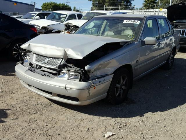 YV1LS61JXY2661384 - 2000 VOLVO S70 BASE SILVER photo 2