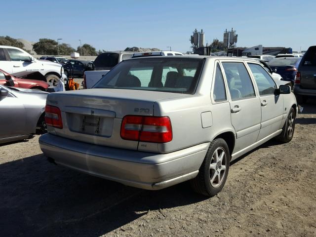 YV1LS61JXY2661384 - 2000 VOLVO S70 BASE SILVER photo 4