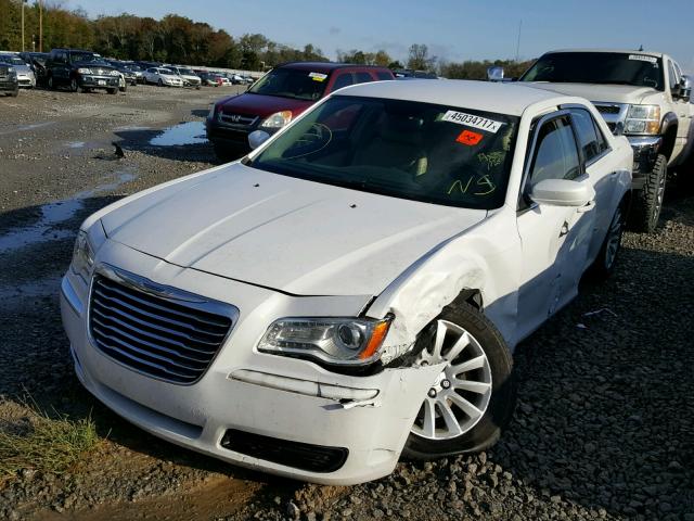 2C3CCAAGXEH138562 - 2014 CHRYSLER 300 WHITE photo 9