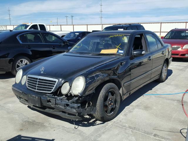 WDBJF65J8YB115502 - 2000 MERCEDES-BENZ E 320 BLACK photo 2