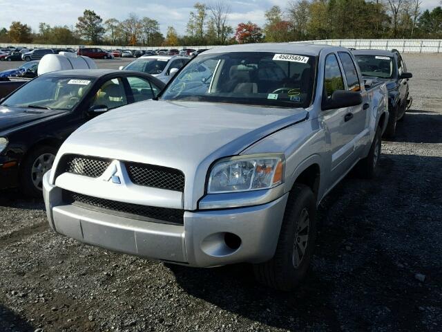 1Z7HT28K46S574744 - 2006 MITSUBISHI RAIDER LS SILVER photo 2