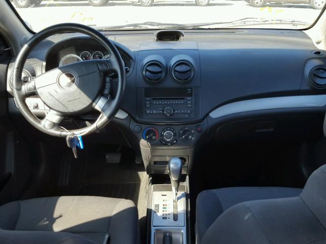 KL1TD56E59B663526 - 2009 CHEVROLET AVEO LS RED photo 9