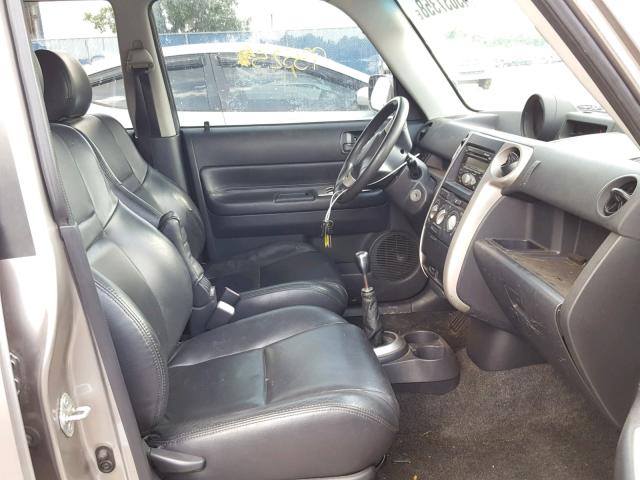 JTLKT334864117959 - 2006 TOYOTA SCION XB Grau Foto 5