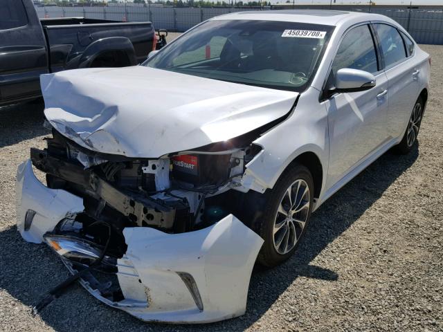 4T1BK1EB6JU273100 - 2018 TOYOTA AVALON XLE WHITE photo 2