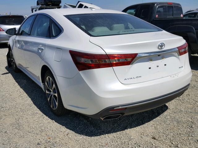 4T1BK1EB6JU273100 - 2018 TOYOTA AVALON XLE WHITE photo 3