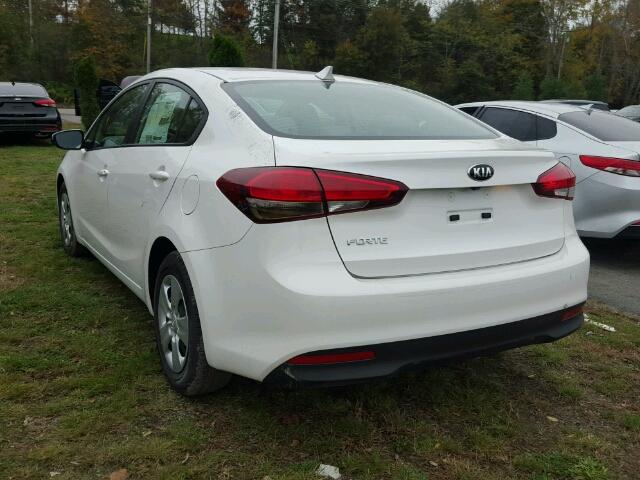 3KPFL4A78HE086049 - 2017 KIA FORTE WHITE photo 3