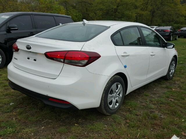 3KPFL4A78HE086049 - 2017 KIA FORTE WHITE photo 4