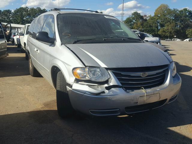 2C4GP54L25R202539 - 2005 CHRYSLER TOWN & COU SILVER photo 1