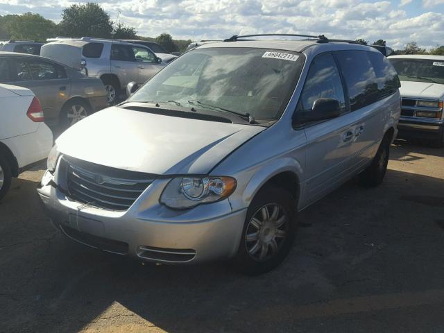 2C4GP54L25R202539 - 2005 CHRYSLER TOWN & COU SILVER photo 2