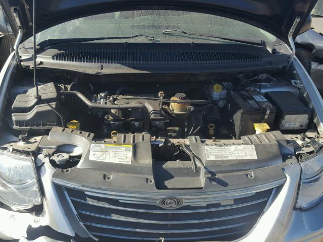 2C4GP54L25R202539 - 2005 CHRYSLER TOWN & COU SILVER photo 7