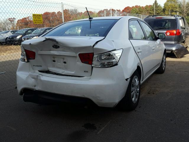 KNAFU4A25C5582056 - 2012 KIA FORTE WHITE photo 4