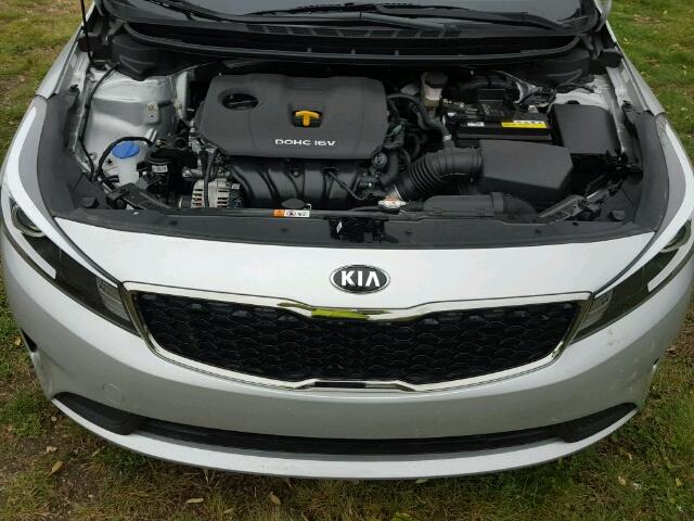 3KPFK4A77HE083176 - 2017 KIA FORTE SILVER photo 7