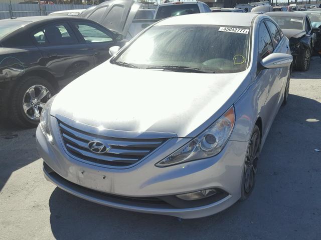 5NPEC4AB4EH842449 - 2014 HYUNDAI SONATA SE SILVER photo 2