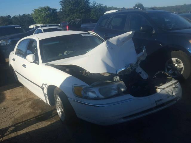 1LNFM82W0WY718281 - 1998 LINCOLN TOWN CAR S WHITE photo 1