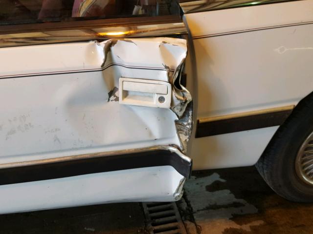 1C3XU4539PF614909 - 1993 CHRYSLER LEBARON 白色 照片 9