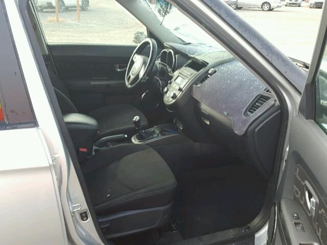 KNDJT2A66D7491293 - 2013 KIA SOUL + SILVER photo 5
