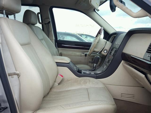 5LMEU78H13ZJ48308 - 2003 LINCOLN AVIATOR 银色 照片 5