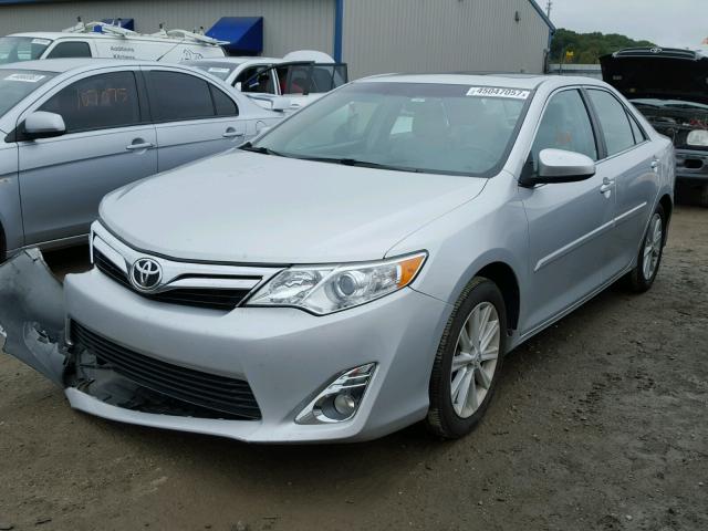 4T1BK1FK9CU013341 - 2012 TOYOTA CAMRY SE SILVER photo 2