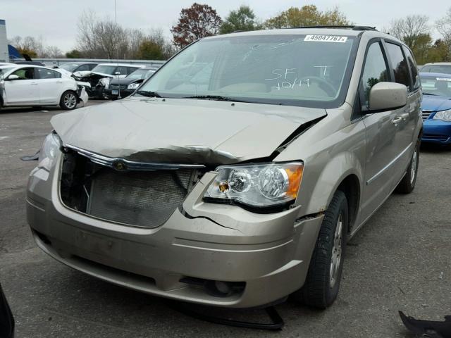 2A8HR54129R598256 - 2009 CHRYSLER TOWN & COU TAN photo 2