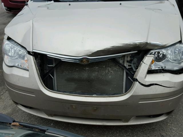 2A8HR54129R598256 - 2009 CHRYSLER TOWN & COU TAN photo 9