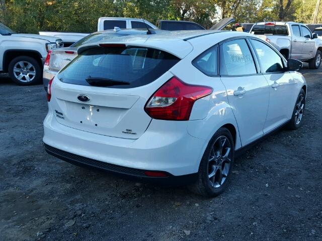 1FADP3K27EL222107 - 2014 FORD FOCUS SE WHITE photo 4