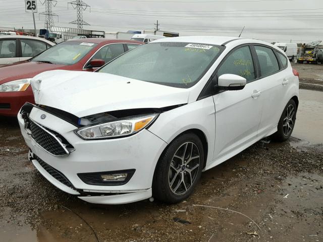 1FADP3K29GL219955 - 2016 FORD FOCUS SE WHITE photo 2