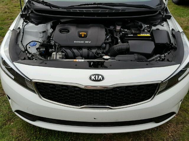 3KPFK4A71HE069533 - 2017 KIA FORTE WHITE photo 7