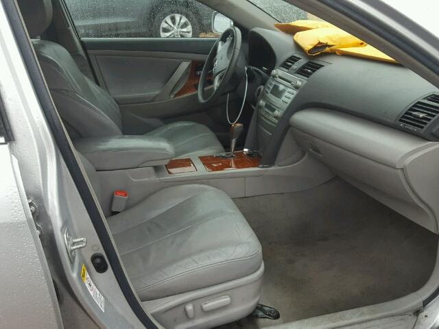 4T1BK46K58U563094 - 2008 TOYOTA CAMRY LE ვერცხლისფერი ფოტო 5