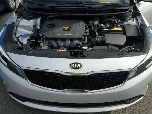 3KPFK4A79HE077671 - 2017 KIA FORTE SILVER photo 7