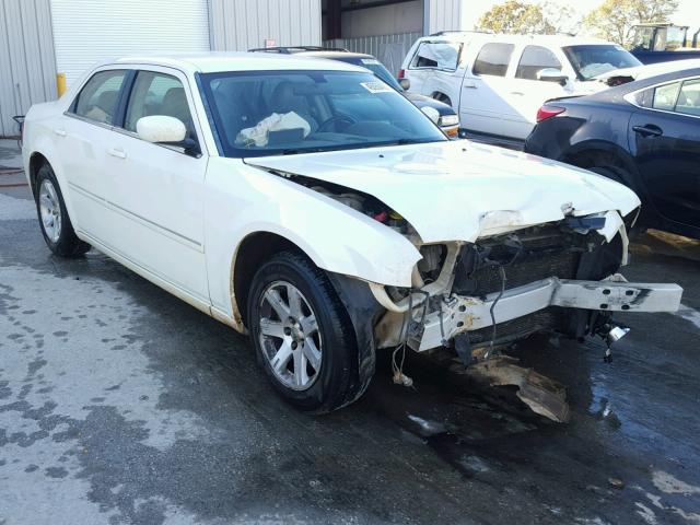 2C3KA53G77H731112 - 2007 CHRYSLER 300 TOURIN CREAM photo 1