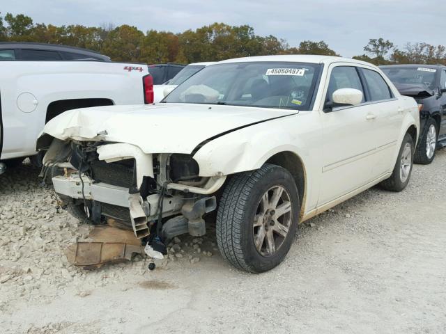 2C3KA53G77H731112 - 2007 CHRYSLER 300 TOURIN CREAM photo 2