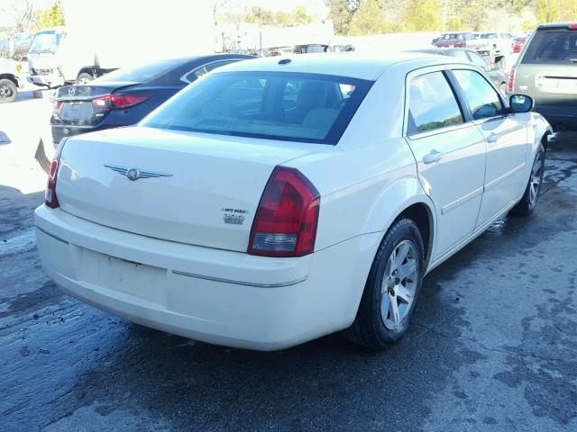 2C3KA53G77H731112 - 2007 CHRYSLER 300 TOURIN CREAM photo 4