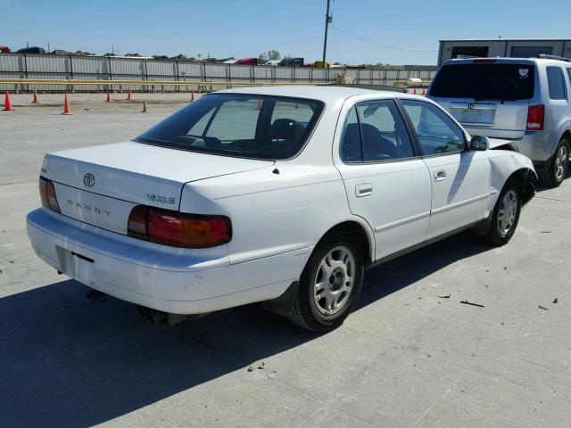 4T1GK13E3SU859046 - 1995 TOYOTA CAMRY XLE WHITE photo 4