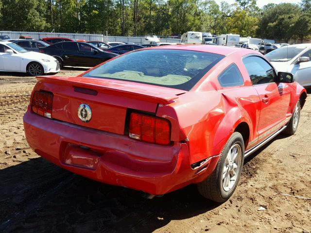 1ZVHT80N885174933 - 2008 FORD MUSTANG RED photo 4