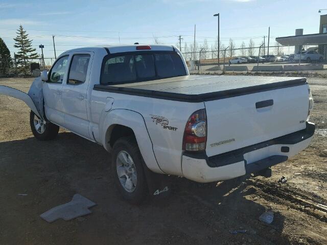 3TMMU4FNXBM031496 - 2011 TOYOTA TACOMA DOU WHITE photo 3