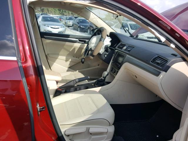 1VWDT7A32HC066180 - 2017 VOLKSWAGEN PASSAT R-L MAROON photo 5